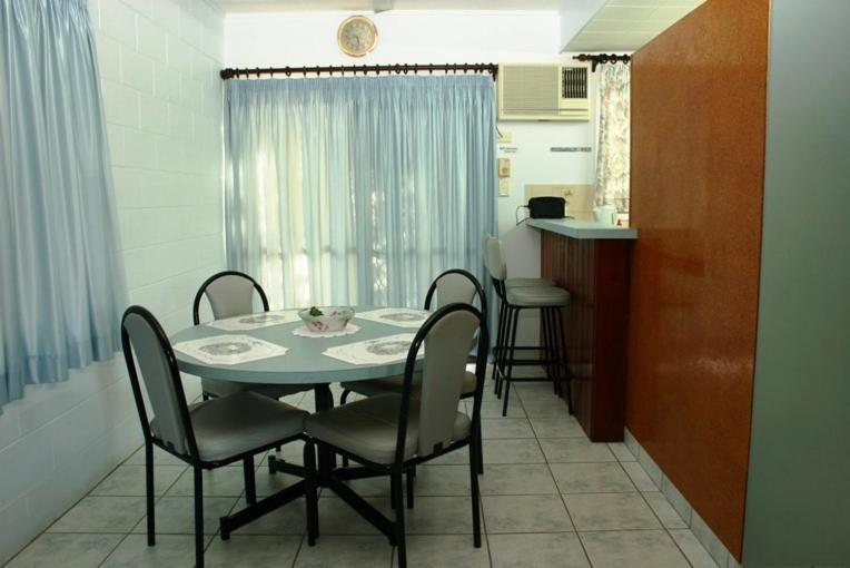 Sky View Units Bowen Aparthotel Quarto foto